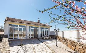 Waou Deluxe Cottage Titulcia